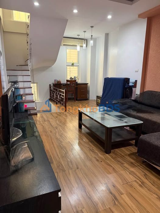 Cho thuê nhà 5 tầng 30m² ngõ Nguyễn Chí Thanh, Đống Đa - Ở ngay