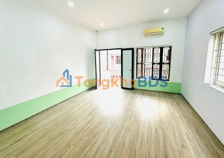 Nhà riêng Mai Phúc Long Biên 97m² 13 triệu - Ô tô tránh