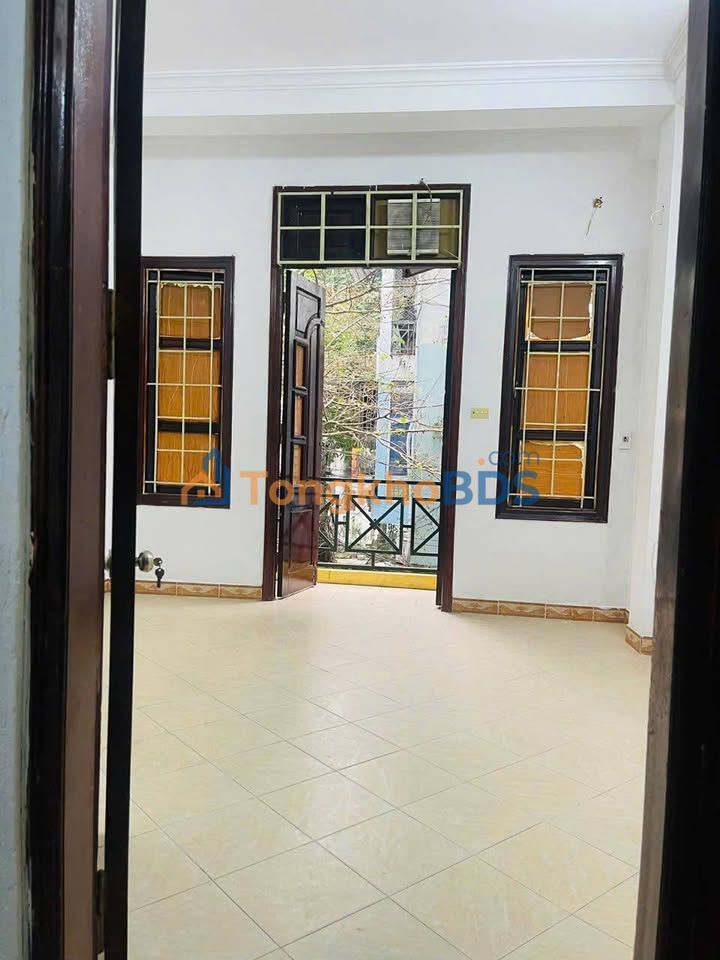 Nhà nguyên căn Ngõ 447 Ngọc Lâm 36m² 14 triệu - Sẵn sàng ở ngay