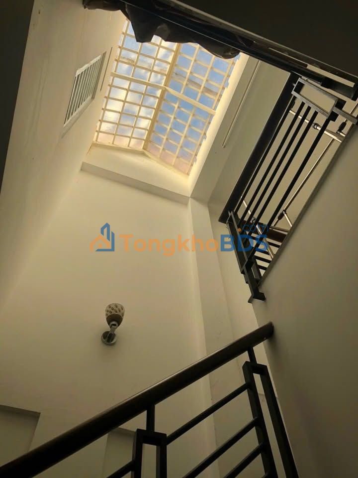 Nhà Trần Văn Hoàng Tân Bình 45m² 8.7 tỷ - Ô tô vào tận nhà