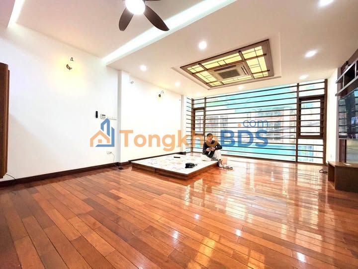 Nhà Phố Trần Duy Hưng 60m² - Ô Tô Vào Nhà, Nội Thất Gỗ Sang Trọng, Giá 3 Tỷ
