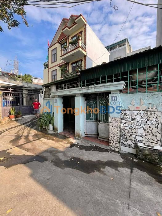 Nhà 30m² đường ô tô Hà Lầm, Hạ Long - Giá 1.1 tỷ