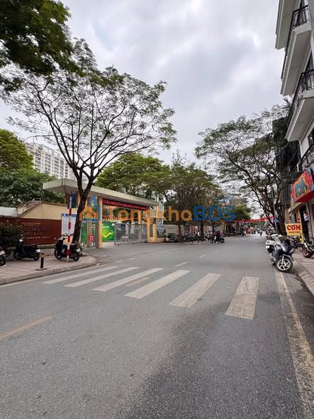 Nhà riêng Hoàng Như Tiếp Long Biên 50m² 13 tỷ - Ô tô vào tận nhà