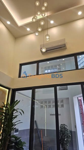 Nhà Lô Góc 36m² Lạc Long Quân, Tây Hồ - 5 Tầng Sang Trọng, Ngõ Thông