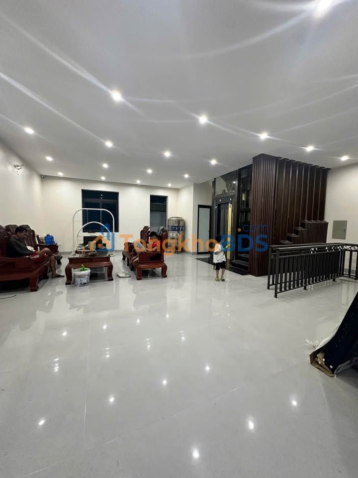 Nhà 2 tầng Hoàng Bật Đạt 200m² giá 15 triệu - Vị trí đẹp