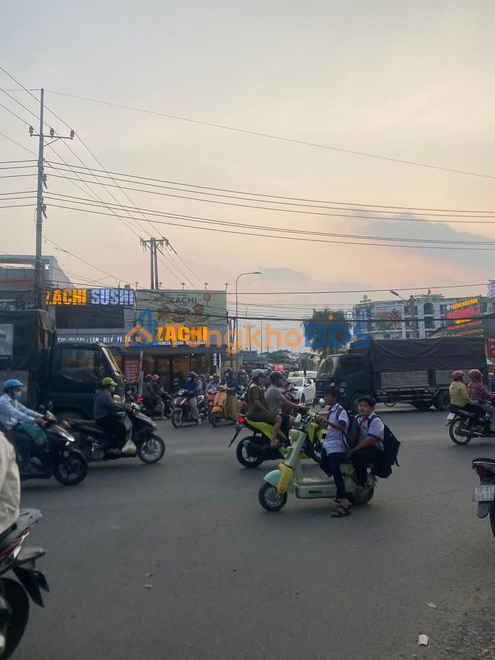 Đất nền Đức Hòa 180m² 17 tỷ - Đường to ô tô