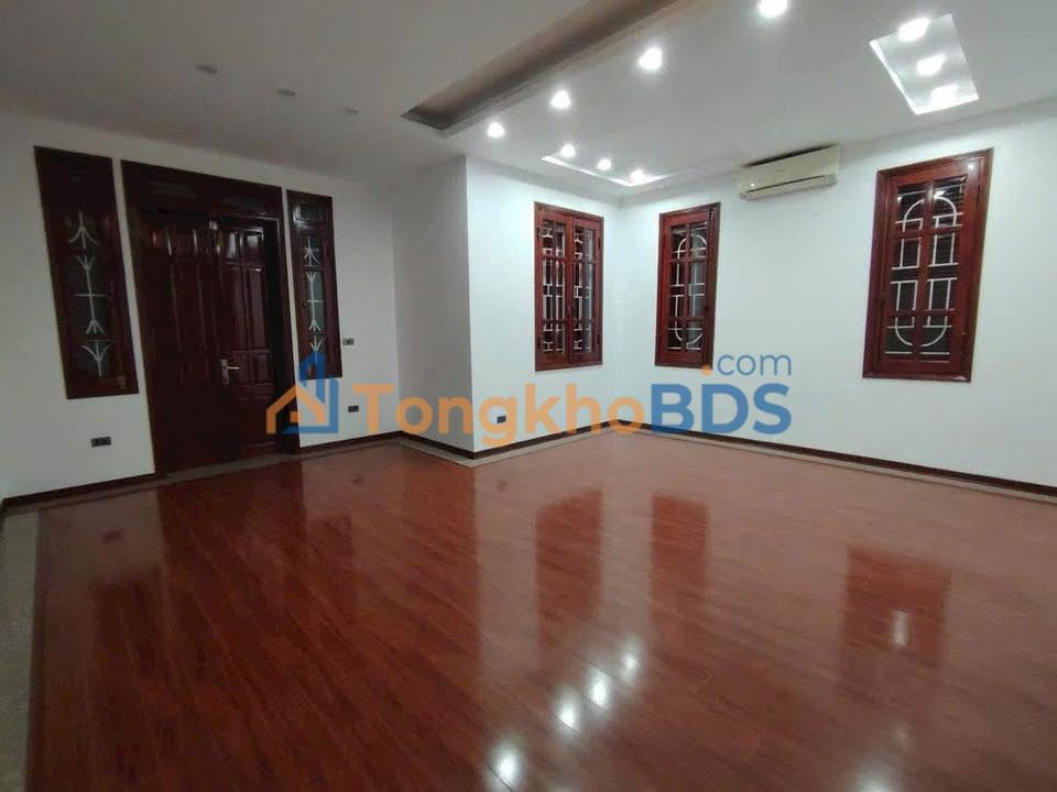 Nhà Cầu Giấy - Ngõ 1 Trần Quốc Hoàn 55m² 22 tỷ - Ô tô vào nhà