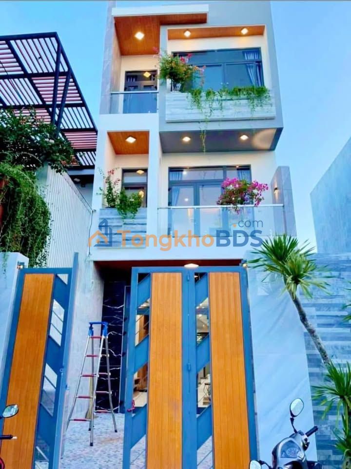 Nhà 3 Tầng Mặt Tiền Đường 5.5m Núi Thành, Quảng Nam - Full Nội Thất