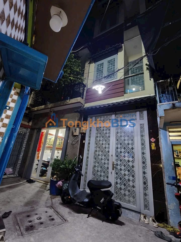 Nhà riêng Quận 4 Bến Vân Đồn 19m² 3.32 tỷ - Sẵn sàng ở ngay