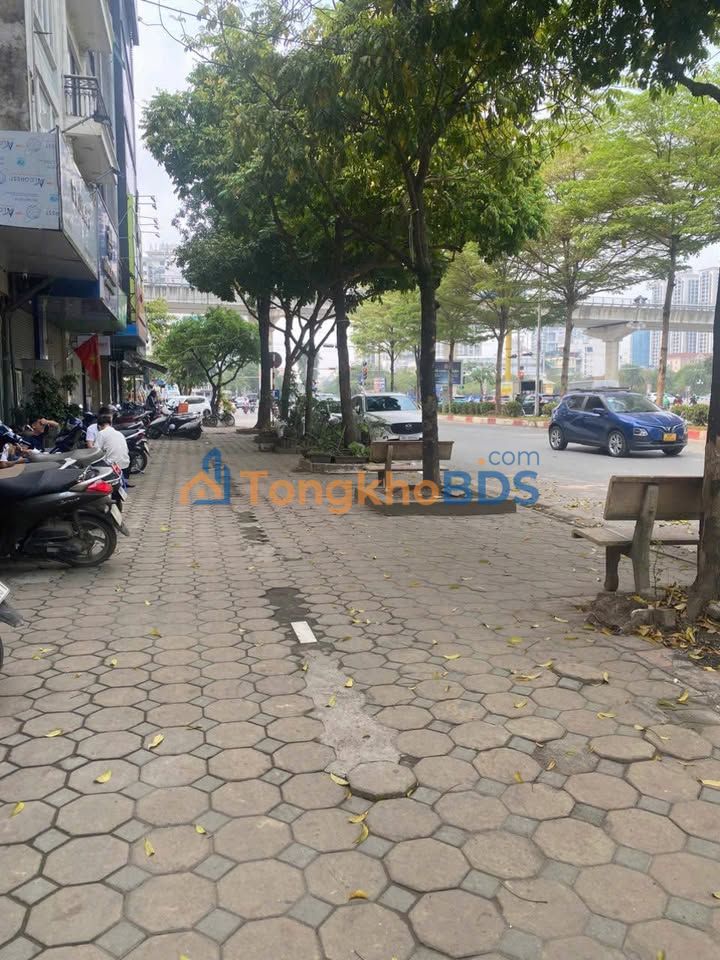 Nhà mặt phố Trần Vỹ 75m² giá 22 triệu - Mặt tiền kinh doanh sầm uất