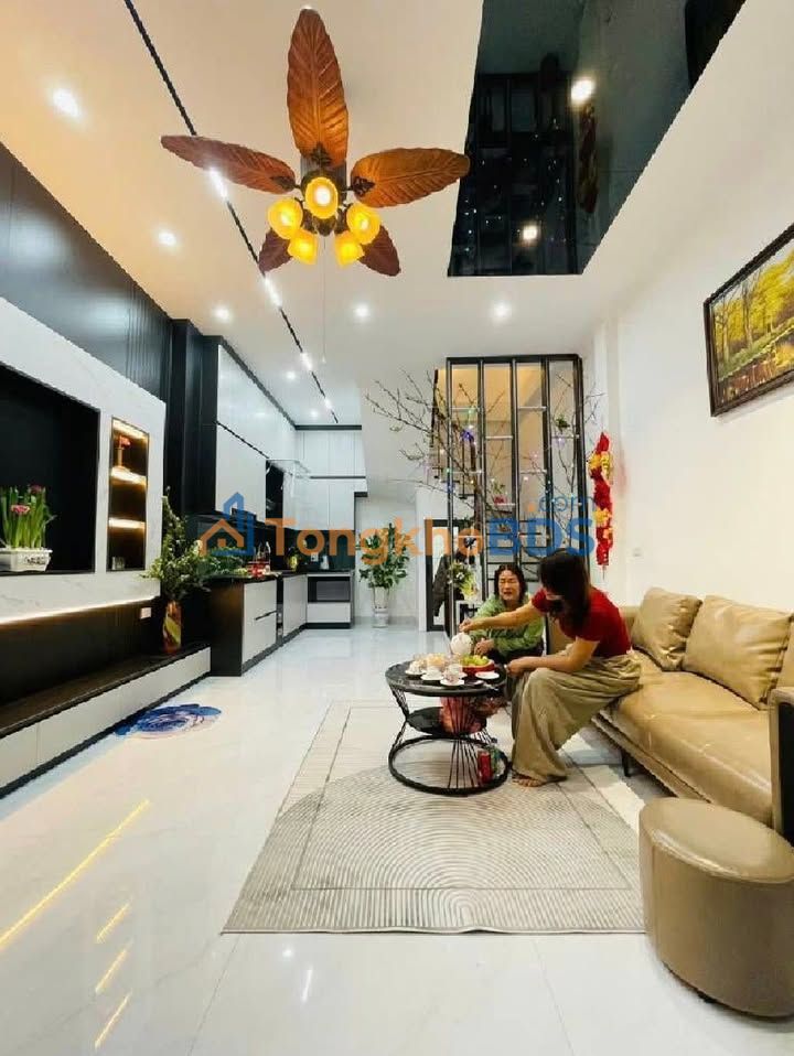 Nhà riêng Nguyễn Chính Hoàng Mai 34m² 9 tỷ - Ô tô sát nhà