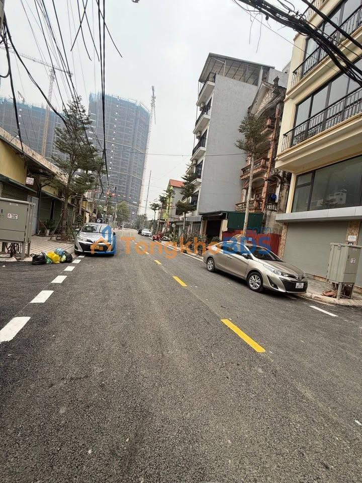 Nhà mặt phố Nguyễn Văn Huyên 56m² - Ô tô vào tận nhà