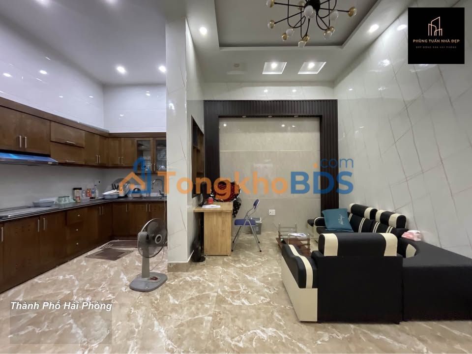 Nhà Phố Văn Cao 40m² 3 Tầng - Giá 2.8 Tỷ TL - Hướng Tây Nam