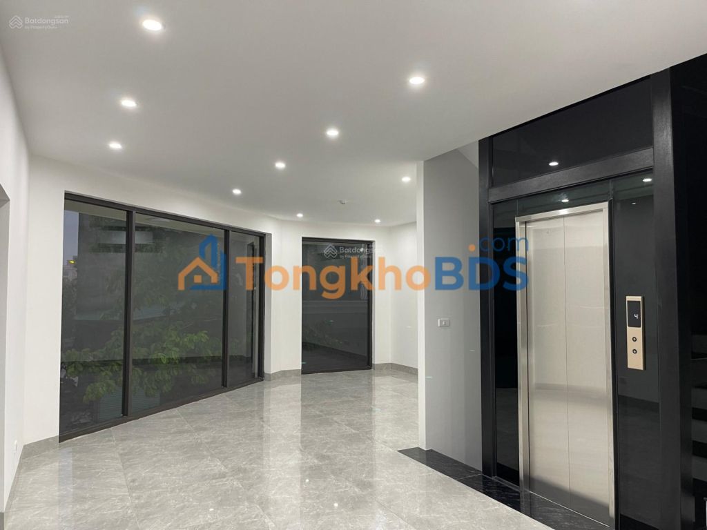 Shophouse To Huu Ha Dong 100m2 50 trieu - O to vao tan nha