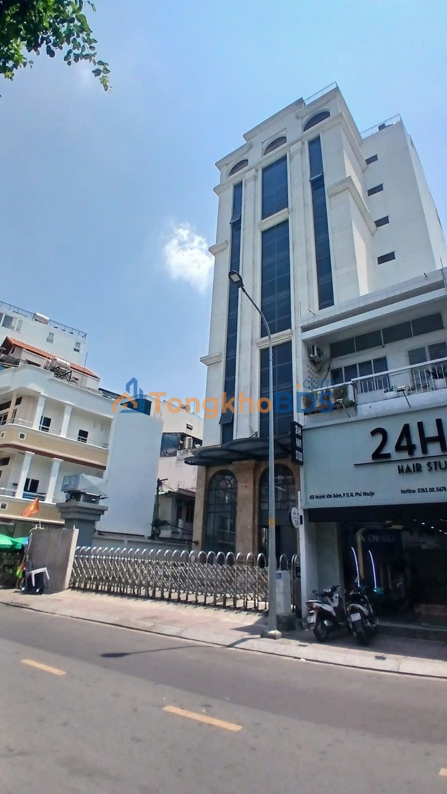 Nhà Huỳnh Văn Bánh 120m² giá 43 tỷ - Ô tô vào tận nhà