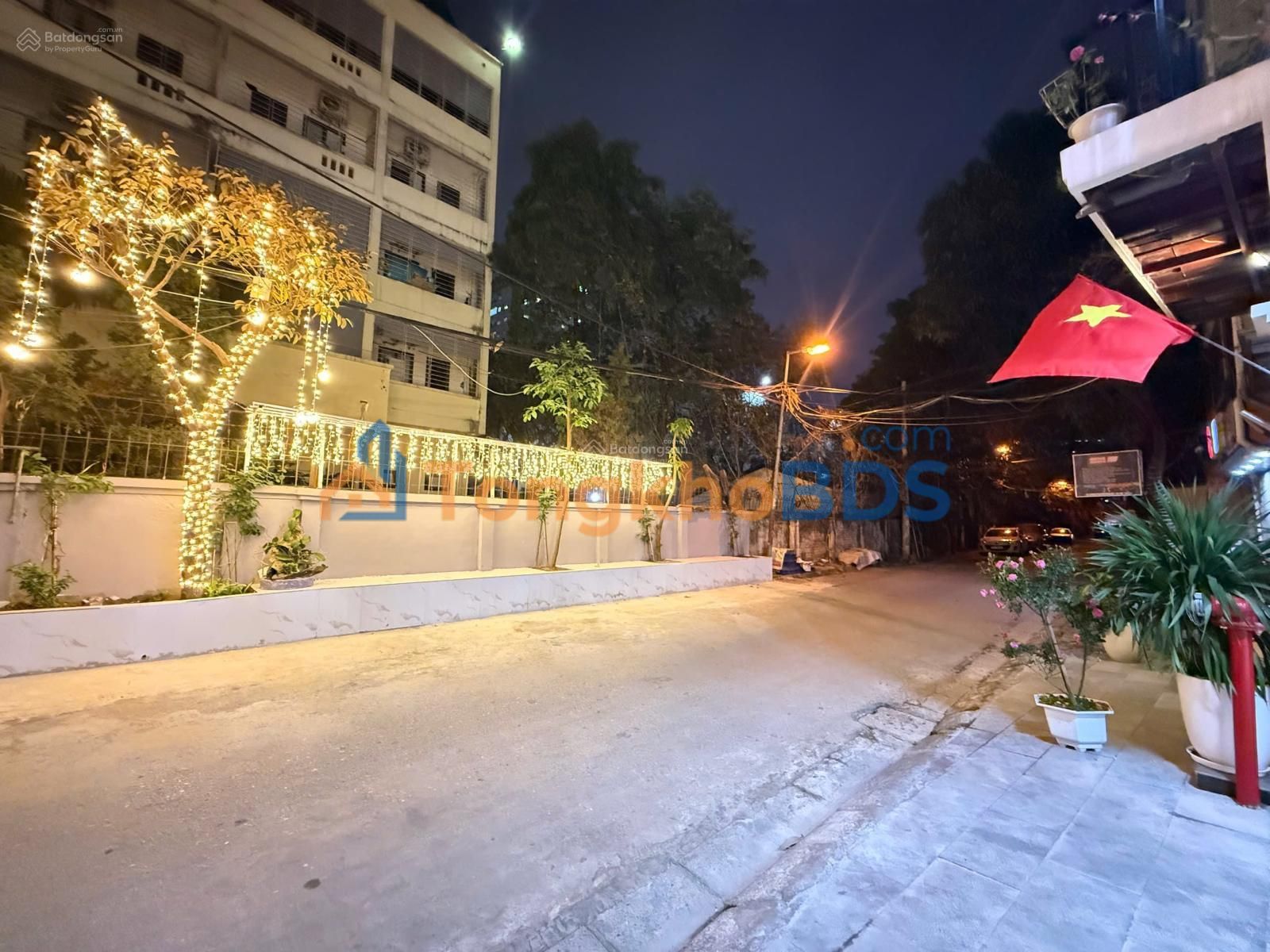 Nhà phố Nguyễn Phong Sắc 70m² 20 triệu - Mặt tiền kinh doanh