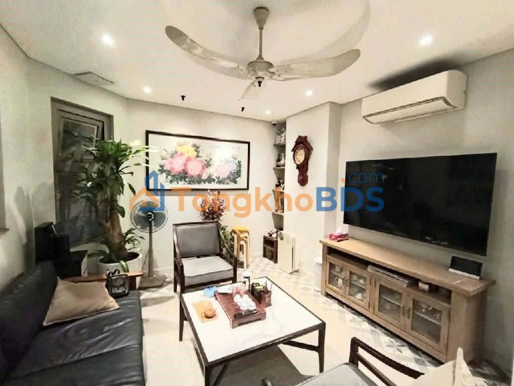 Nhà Hào Nam Đống Đa 35m2 11.2 tỷ lô góc - Chính chủ bán