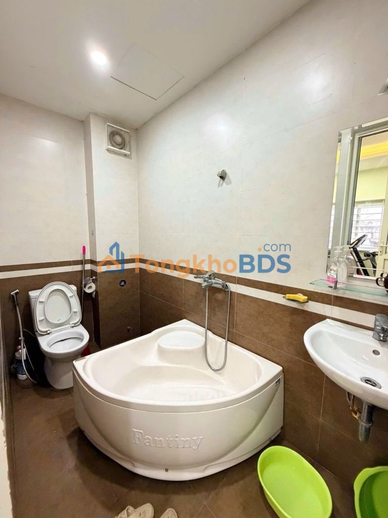 Nhà lô góc Phạm Ngọc Thạch 42m² 12.9 tỷ - Chính chủ view phố