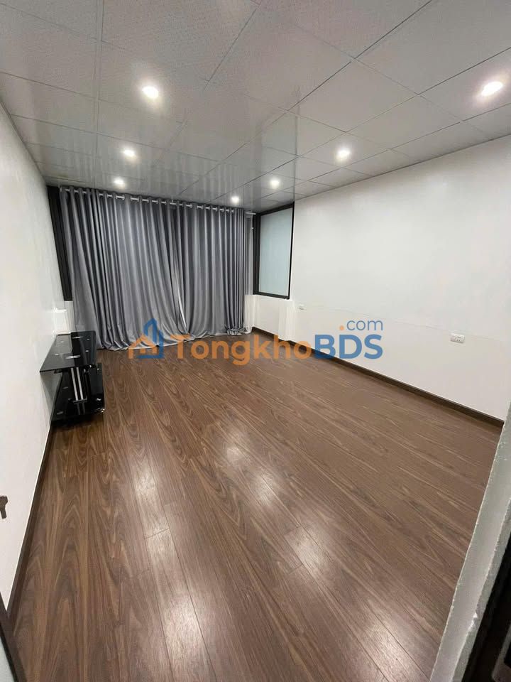 Nhà riêng Ngõ 264 Ngọc Thụy 50m² 12 triệu - Ô tô vào nhà