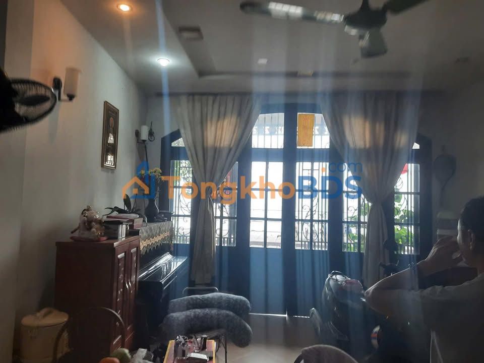 Nhà nguyên căn Tây Hồ 200m² 60 triệu - Ô tô vào tận nhà