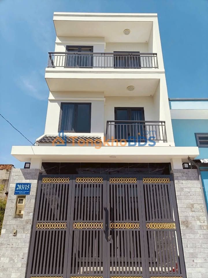 Nhà 2 lầu Hóc Môn 82m² giá 5.5 tỷ - Ô tô vào tận nhà