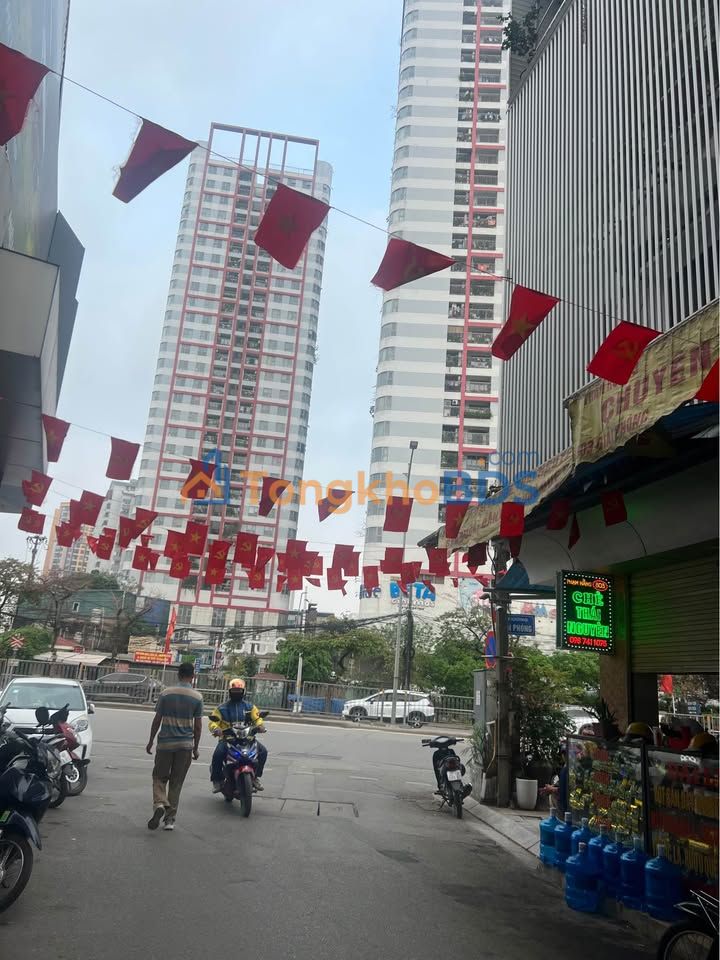 Nhà Giáp Bát Hoàng Mai 21m² giá 6.85 tỷ - Ô tô vào tận nhà