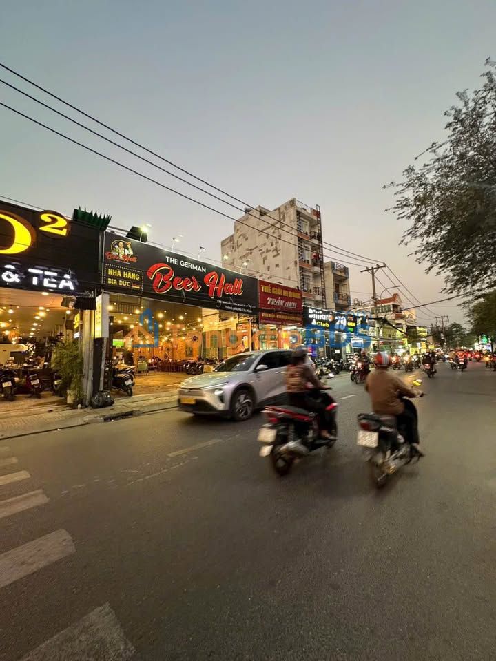 Nhà phố Nguyễn Văn Khối P10 210m2 50tr - Mặt tiền KD