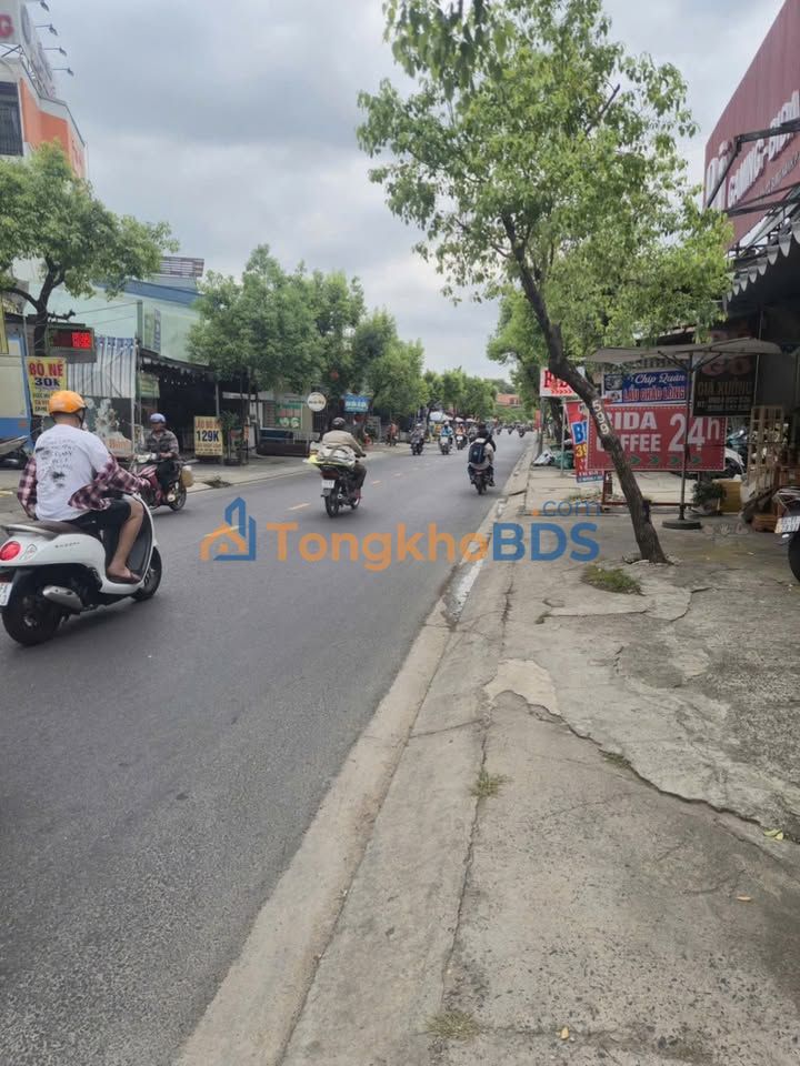 Nhà mặt tiền Song Hành Hóc Môn 300m² 37 triệu - Sẵn sàng ở ngay