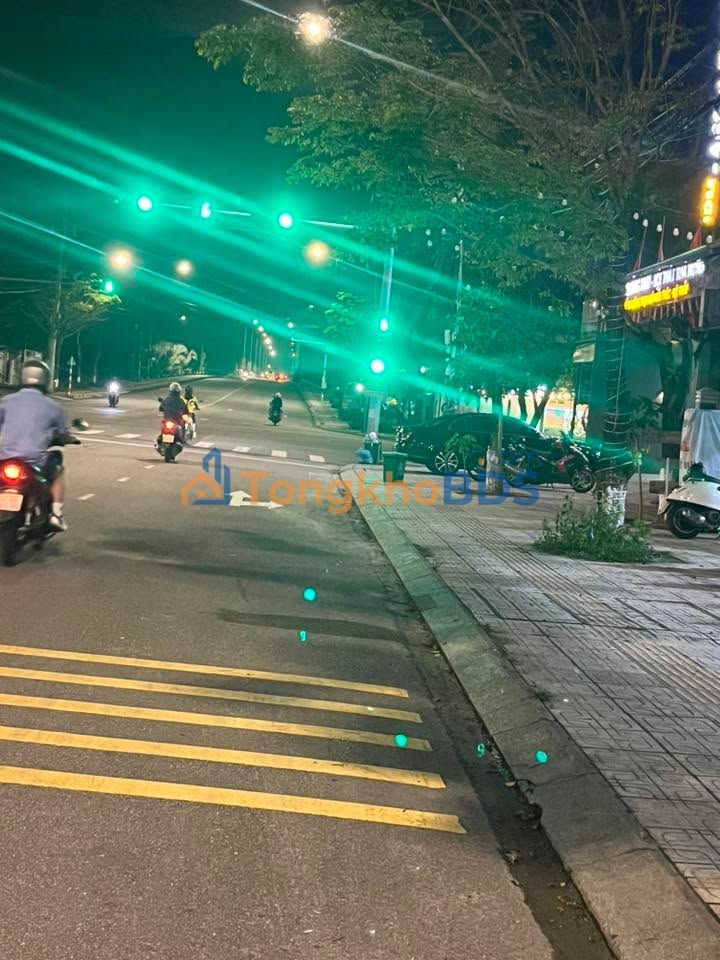 Nhà mặt tiền Nguyễn Văn Trỗi Tam Kỳ 160m2 3,8 tỷ - Mặt tiền kinh doanh