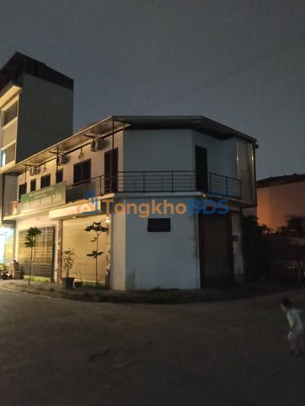 Mat bang Tram Troi 180m2 10 trieu/thang - O to vao tan nha