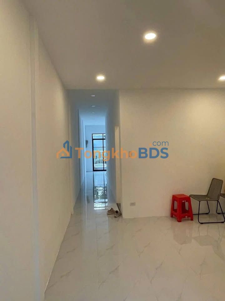 Nhà liền kề Nguyễn Huệ Bến Tre 80m² 4.5 triệu - Sẵn sàng ở ngay