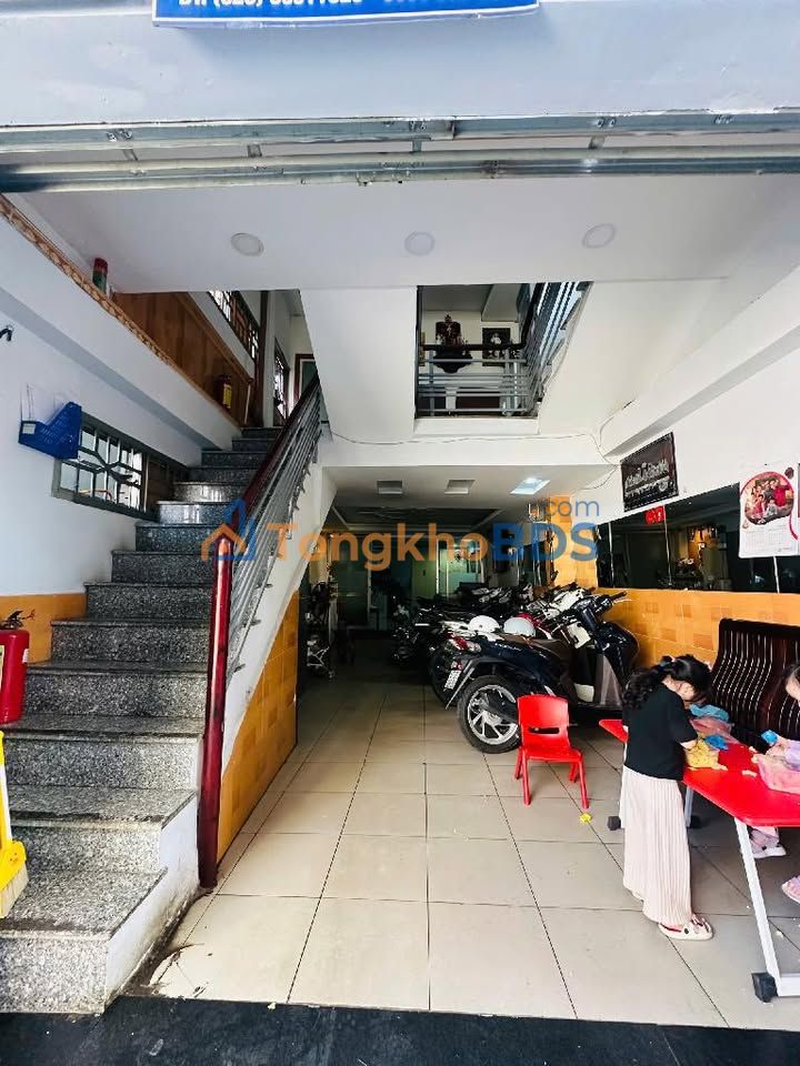Nhà Hoàng Sa Q3 65m² 13.6 tỷ - Ô tô vào tận nhà