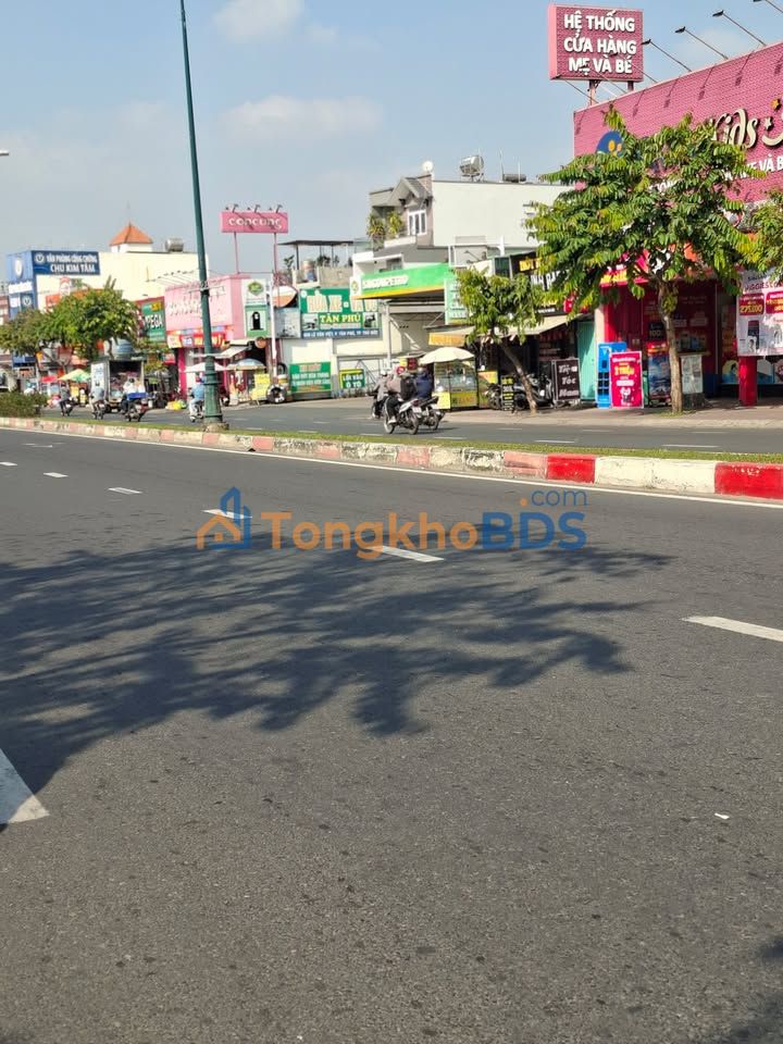 Nhà phố Lê Văn Việt Thủ Đức 260m² 42 tỷ - Mặt tiền kinh doanh
