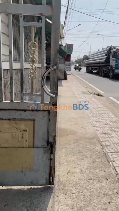 Kho xuong Dinh Duc Thien Can Giuoc 1648m2 - Hoat dong ngay