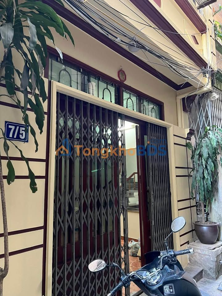 Nhà riêng Hoàng Quốc Việt 40m² giá 12 triệu - Sẵn sàng ở ngay