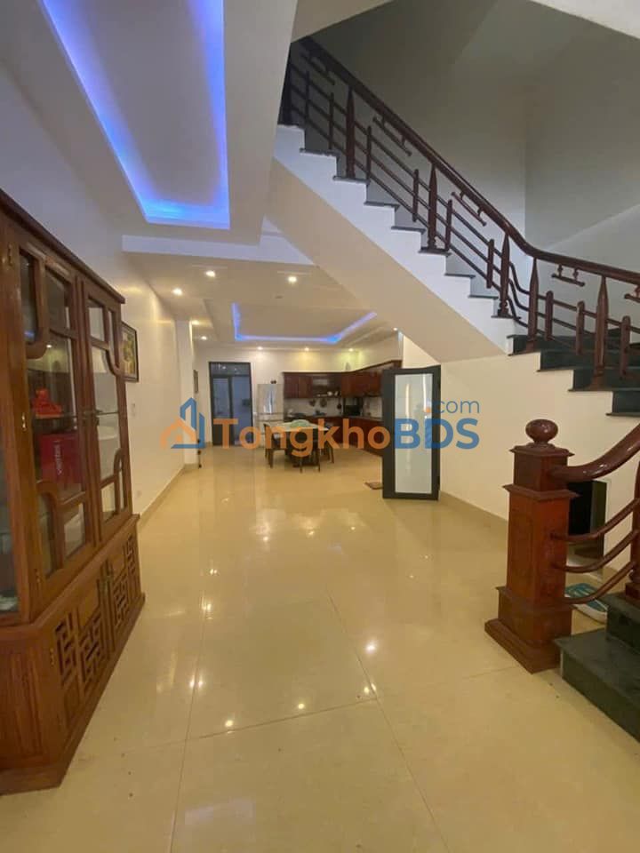 Nhà mặt phố Nguyễn Tất Thành Vĩnh Yên 100m² 10 tỷ - Cho thuê