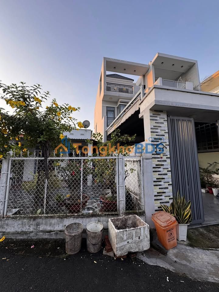 Nhà Tương Bình Hiệp 98m² giá 3 tỷ - Ô tô vào tận nhà