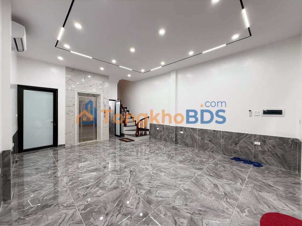 Nhà mặt phố Hoàng Mai 39m² giá thỏa thuận - Ô tô vào nhà