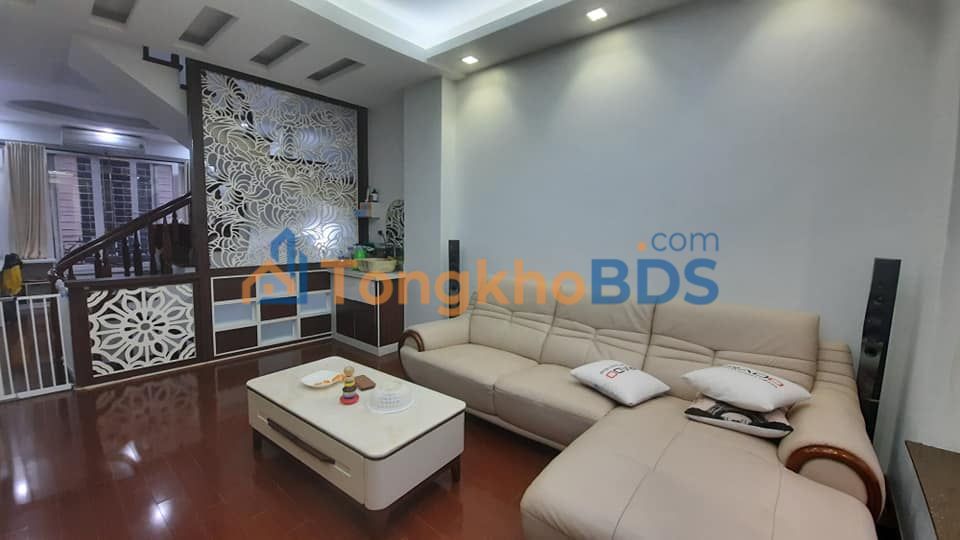 Nhà riêng Lạc Long Quân 41m² giá 6.15 tỷ - Ô tô vào nhà