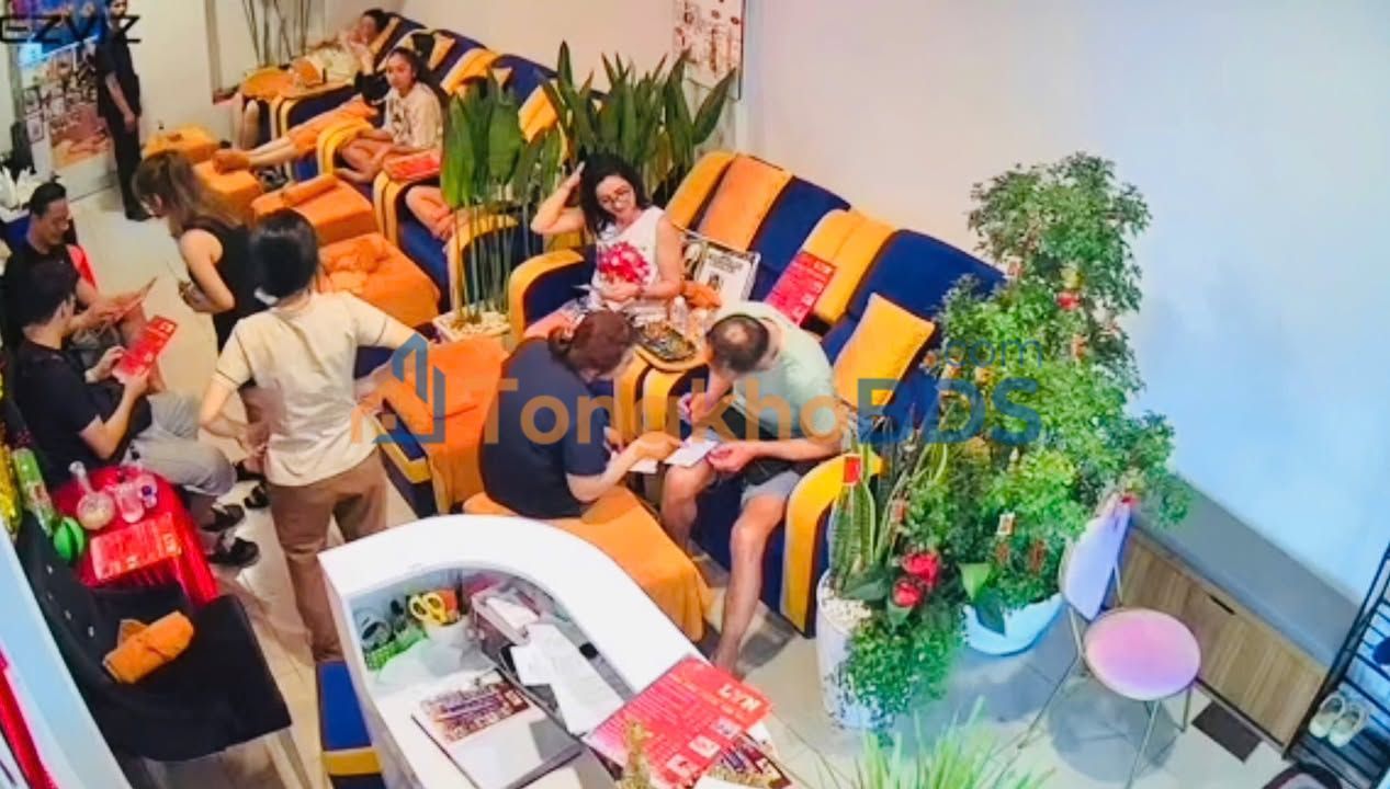 Nha Bui Vien Q1 54m2 gia 23 ty - O to vao tan nha sang