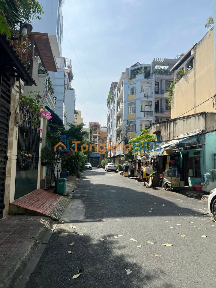 Nhà riêng Nguyễn Hồng Đào 62m² 7.44 tỷ - Ô tô vào tận nhà