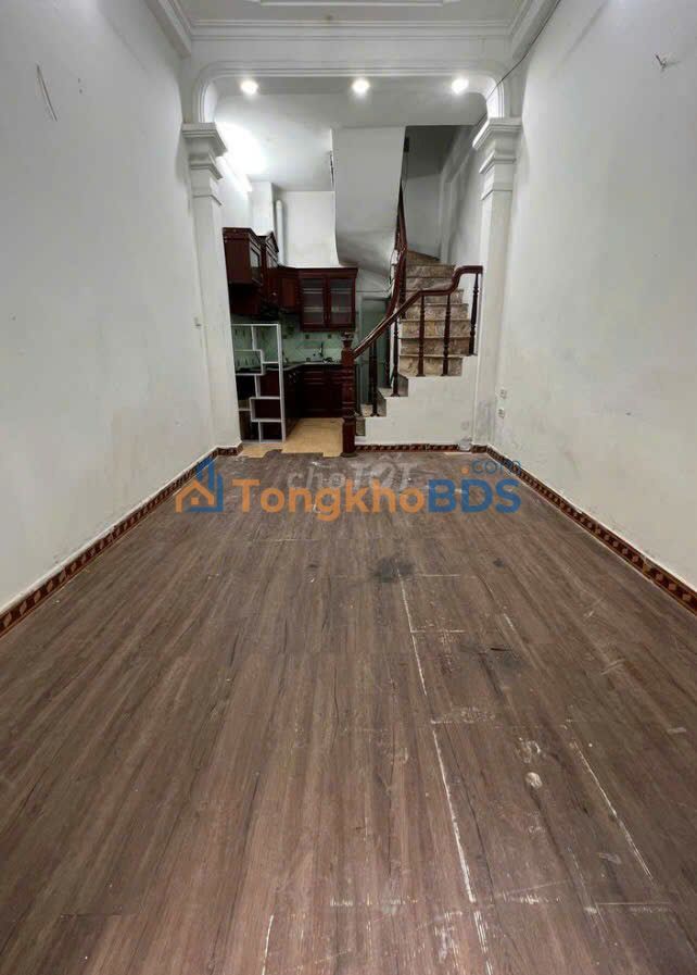 Nhà 66 Tân Mai Hoàng Mai 30m² giá 11 triệu - Ô tô đỗ cửa