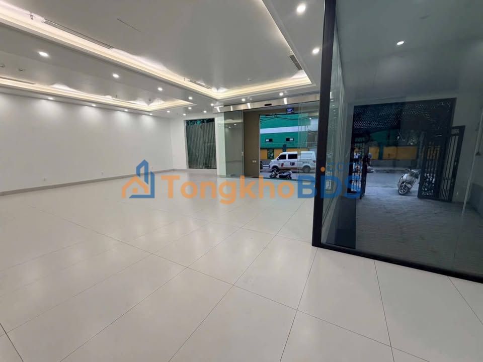 Văn phòng Mễ Trì 170m² giá 30 triệu - View thoáng