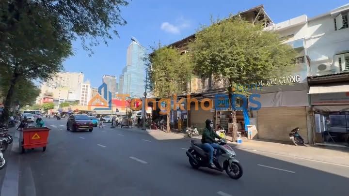 Nhà mặt tiền Bến Thành 11m² 15.6 tỷ - Chính chủ bán