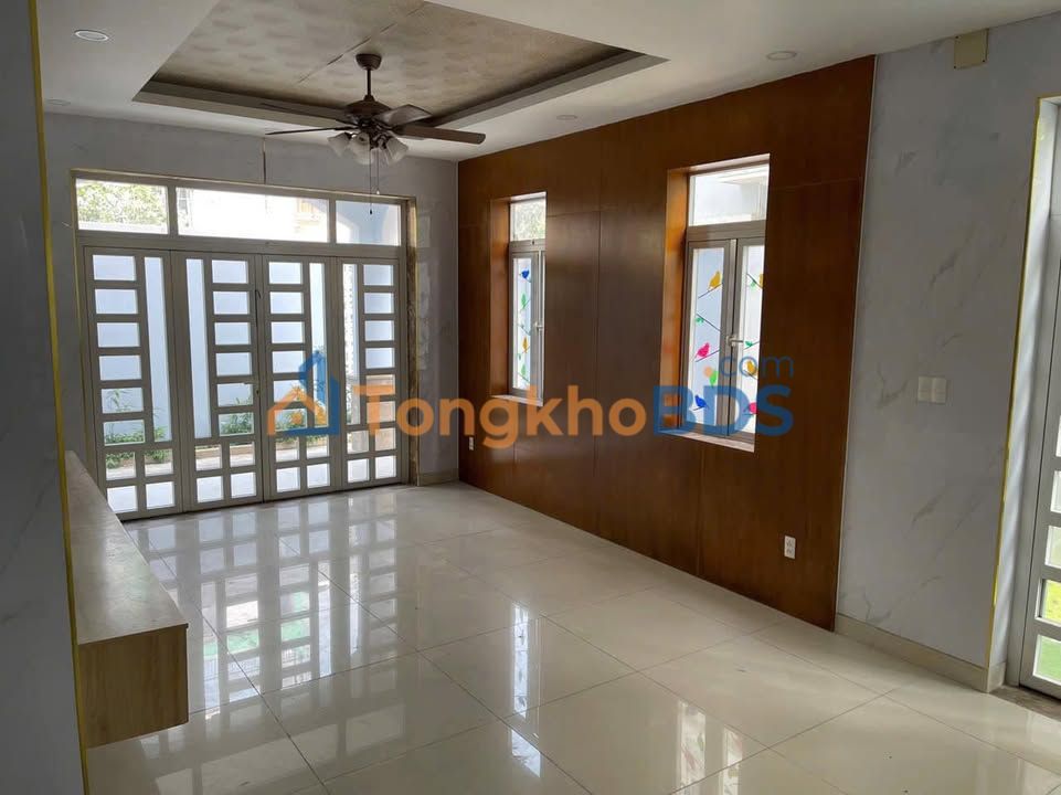 Biet thu cho thue Nam Long Q9 140m2 23tr - O to vao tan nha