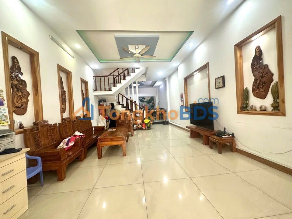 Nhà riêng Dĩ An 101m² giá 8 tỷ - Ô tô vào tận nhà