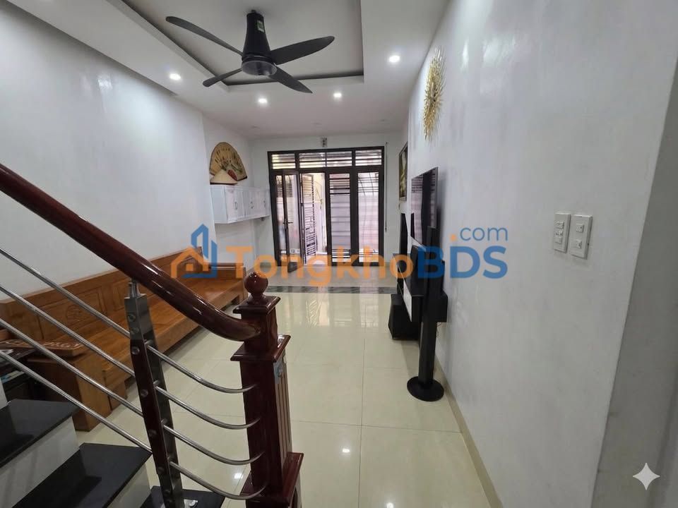 Nhà Sài Đồng Long Biên 45m² 8 tỷ - Sổ đỏ chính chủ