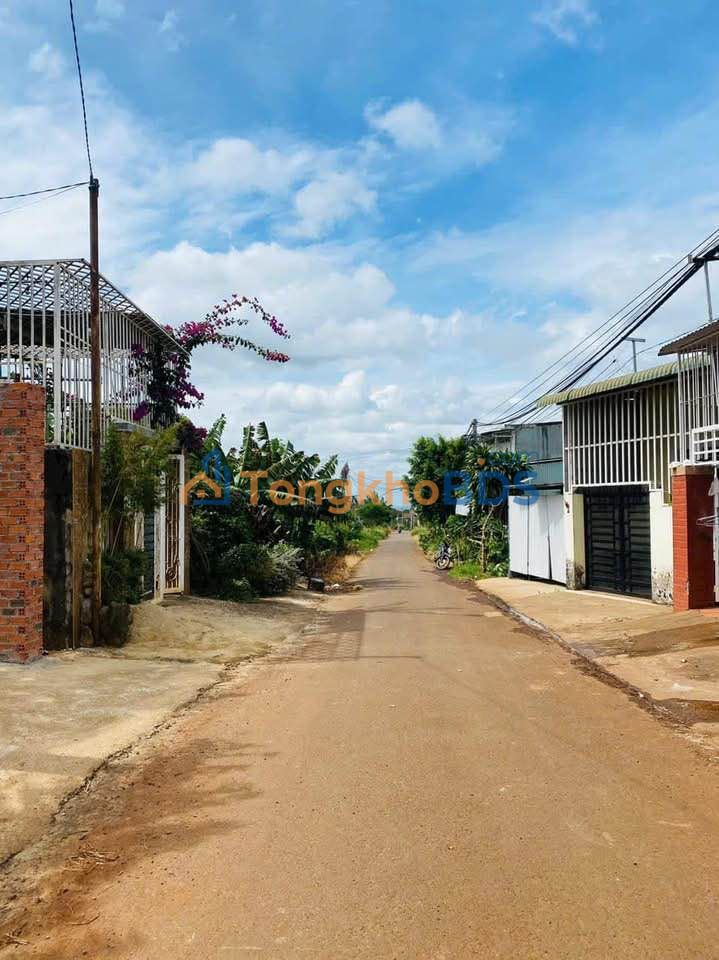 Nhà riêng A7 Buôn Ma Thuột 100m² giá 4.35 tỷ - Ô tô vào tận sân