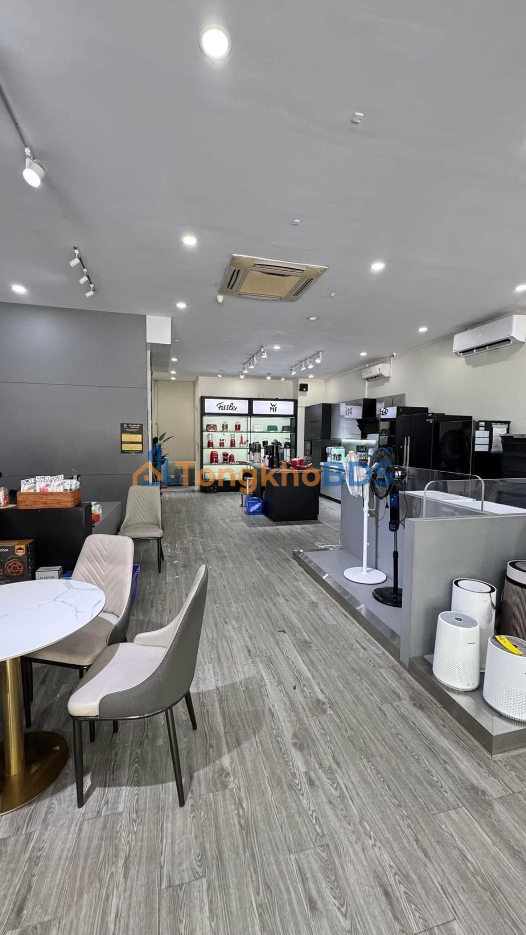 Văn phòng Lạc Long Quân Tây Hồ 146m2 97.9 tỷ - View thoáng