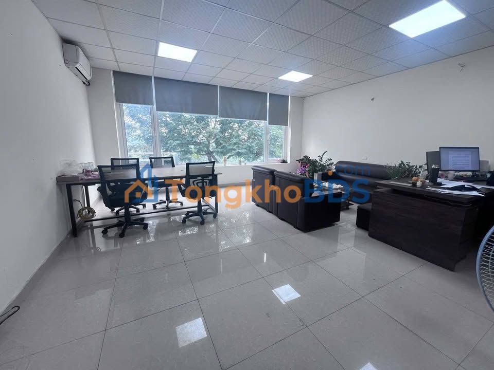 Văn phòng Việt Hưng Long Biên 96m² 12tr - Sẵn làm việc